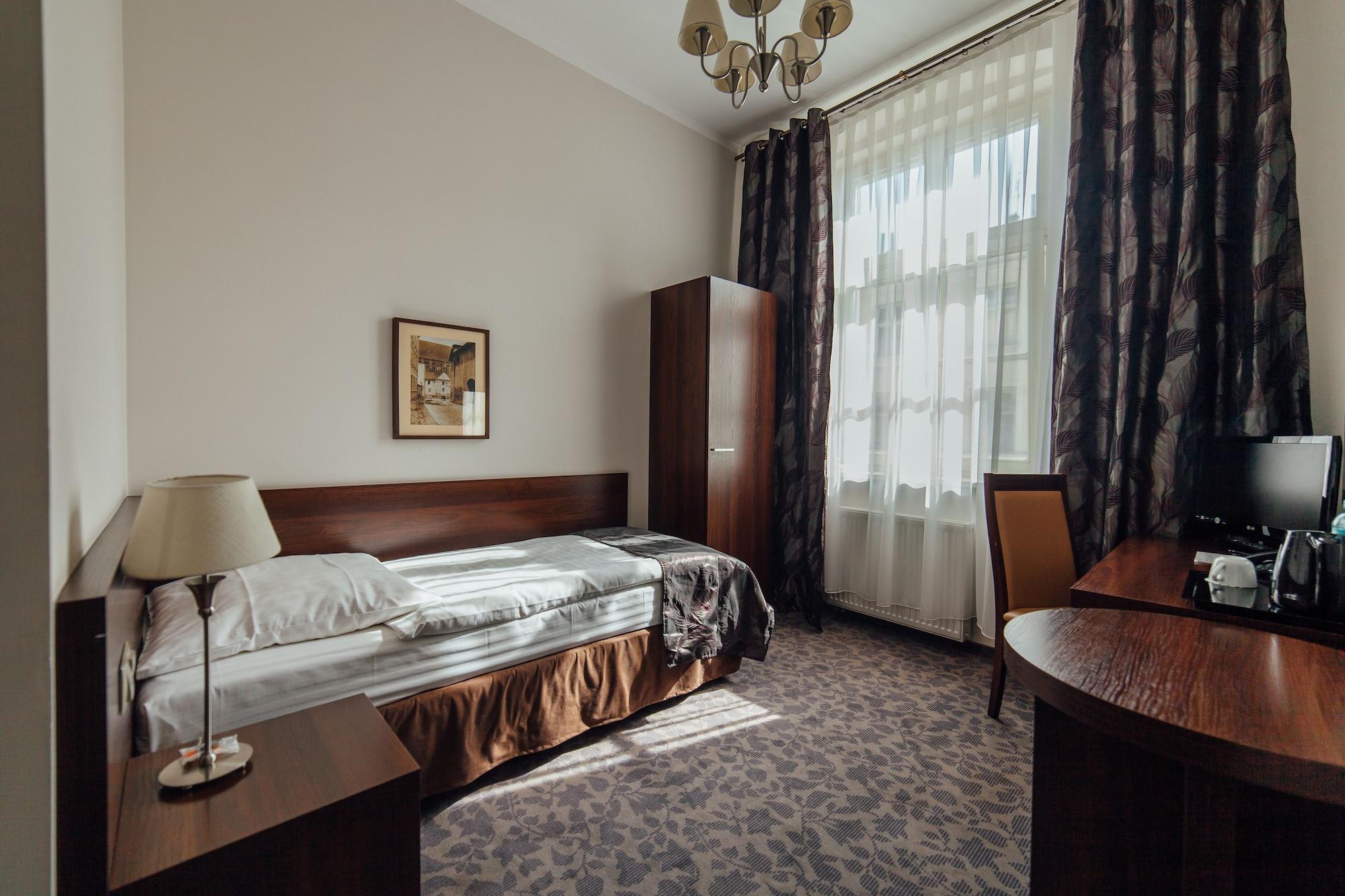 Hotel Rezydent Краков Экстерьер фото