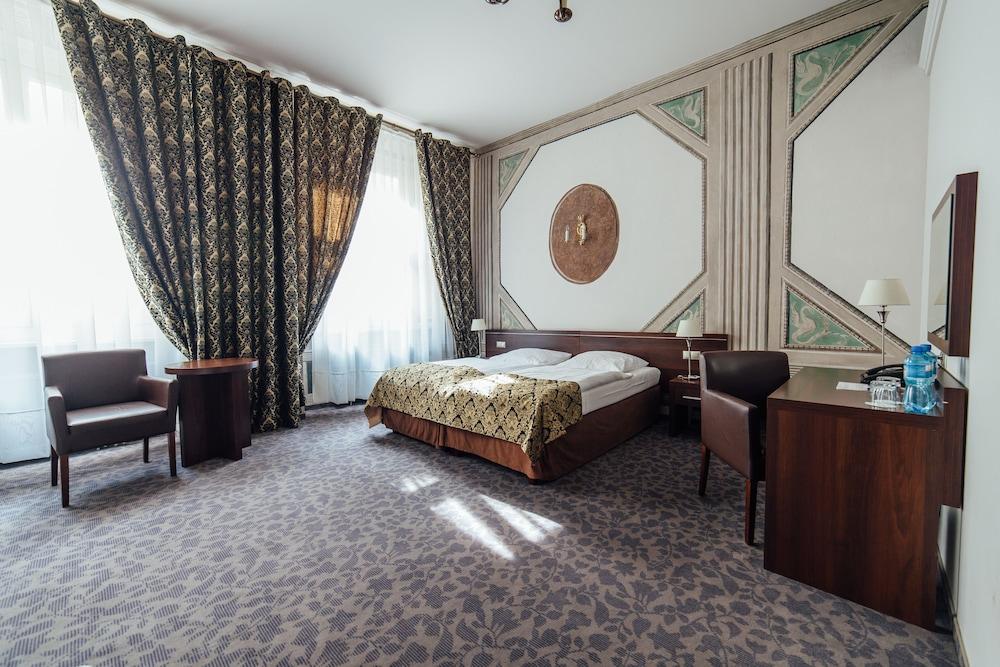 Hotel Rezydent Краков Экстерьер фото